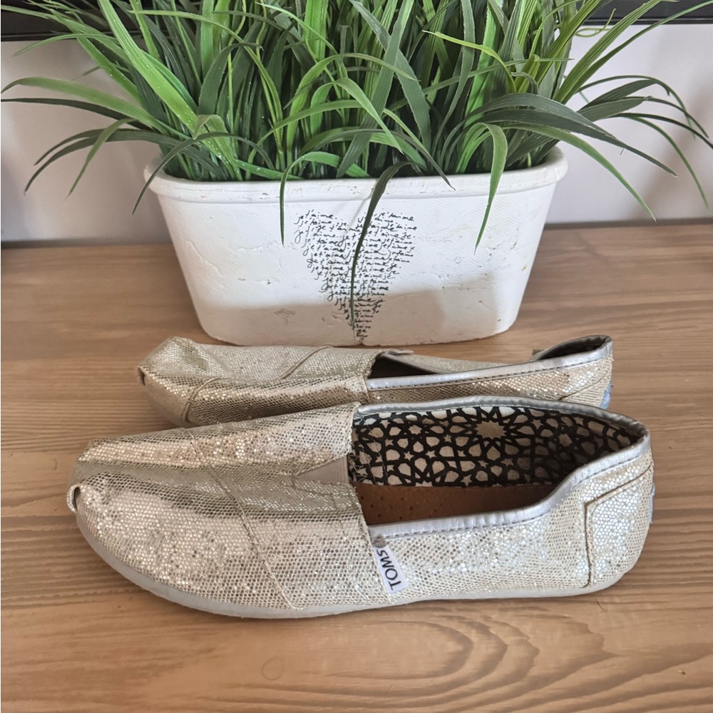 Toms Women's Metallic Champagne Slip-On Flats
